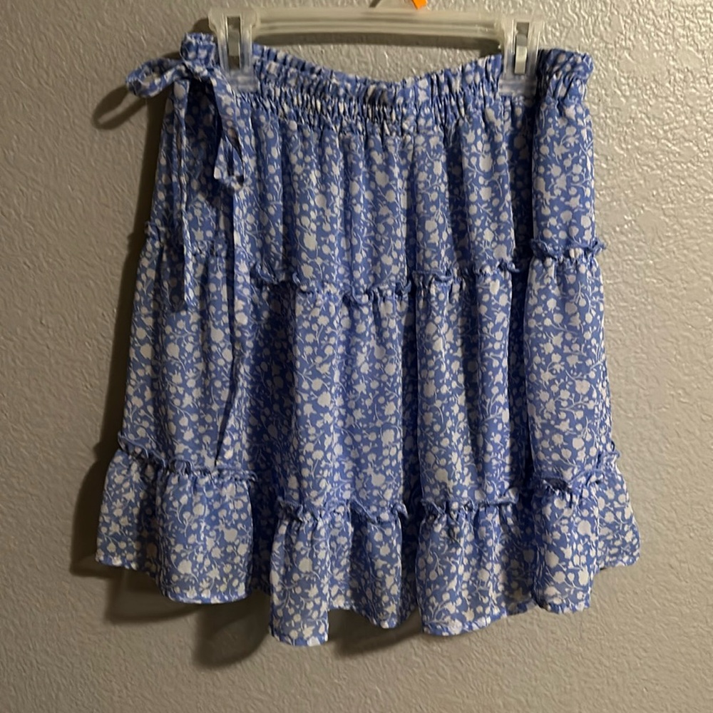Sienna sky skirt size medium